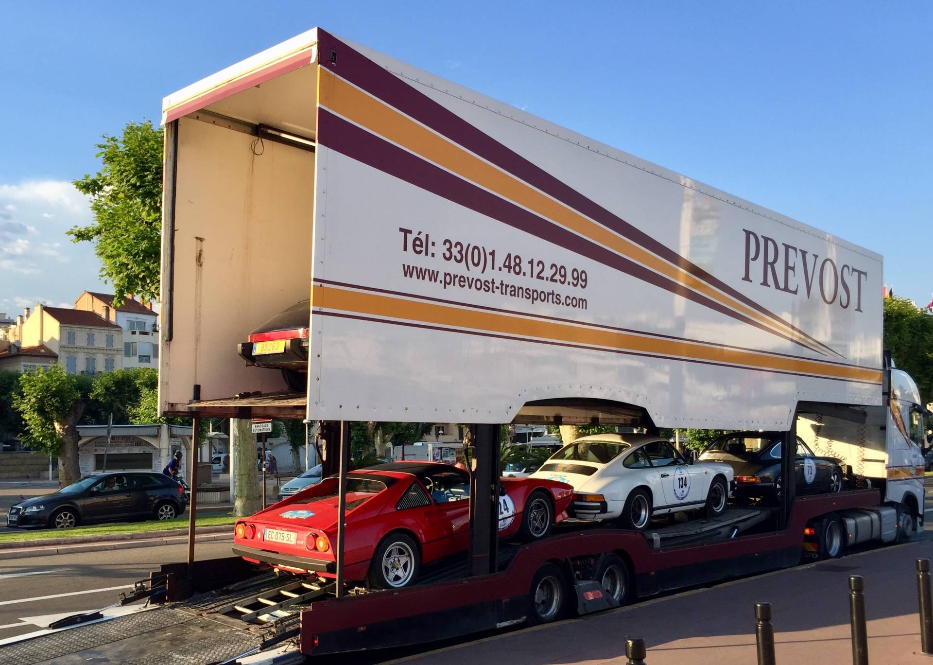 Transport de véhicules par camion porte voitures